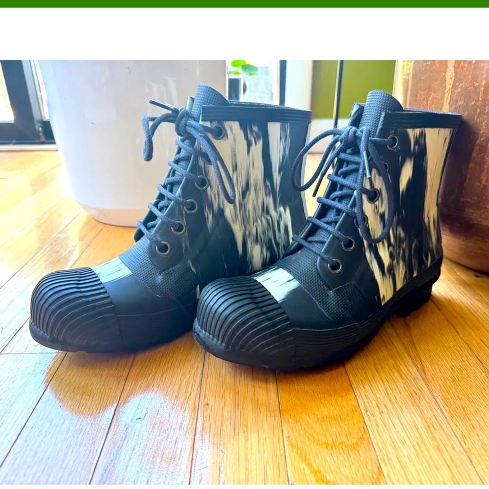 Hunter Black Textured Boots
